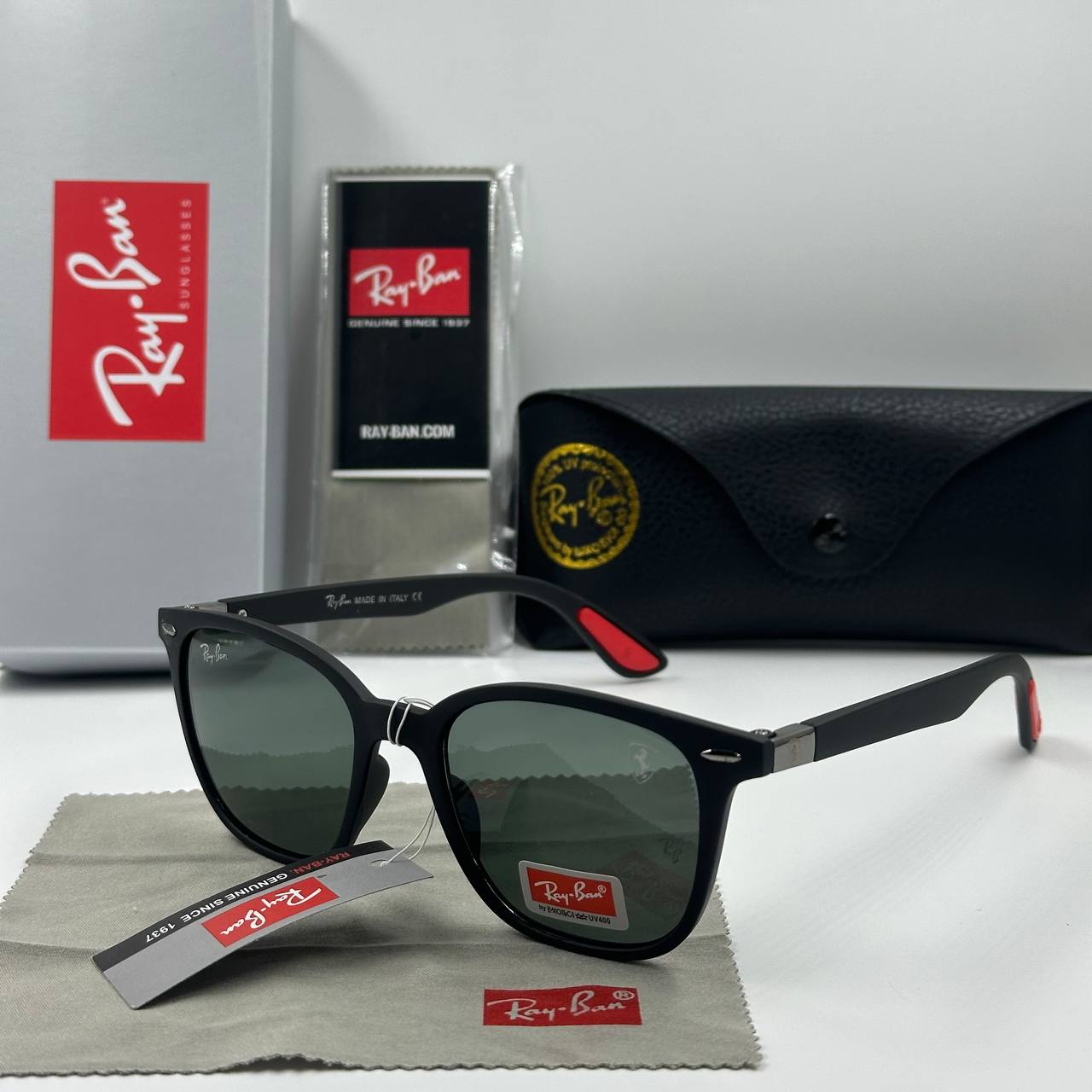 Lunettes de soleil Ray-Ban Ferrari