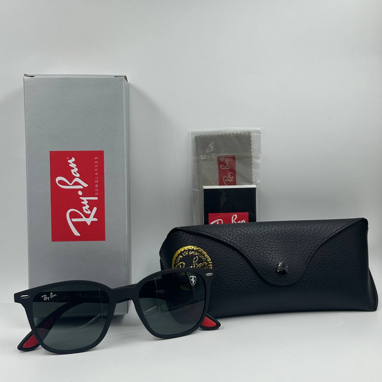 Lunettes de soleil Ray-Ban Ferrari