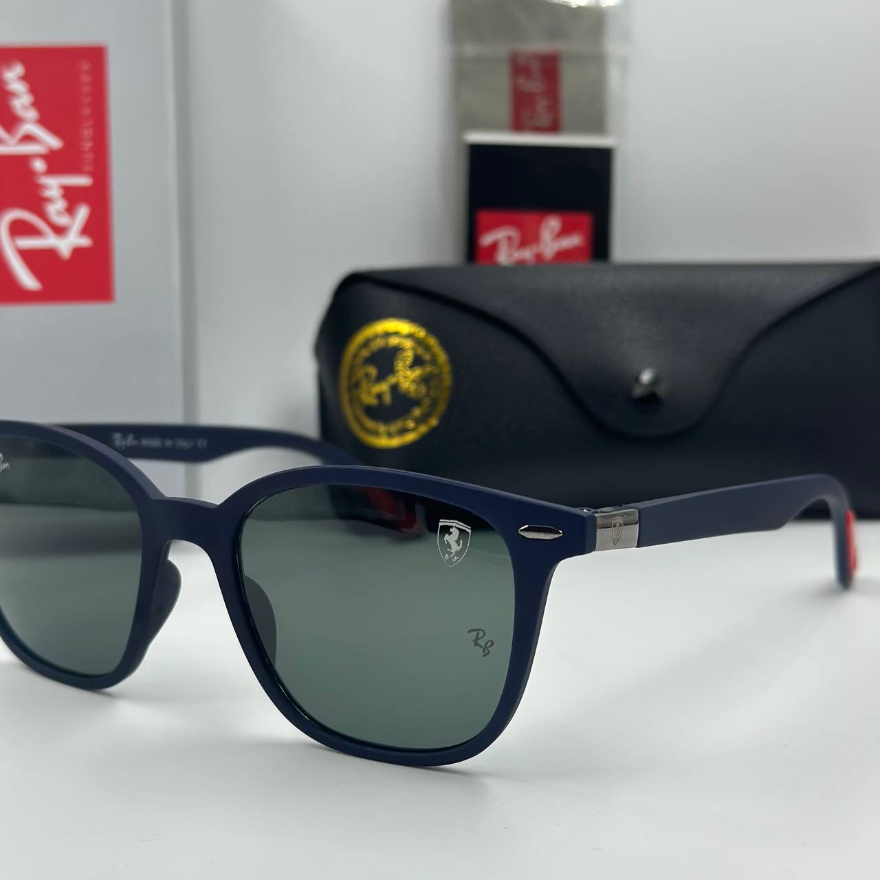 Lunettes de soleil Ray-Ban Ferrari
