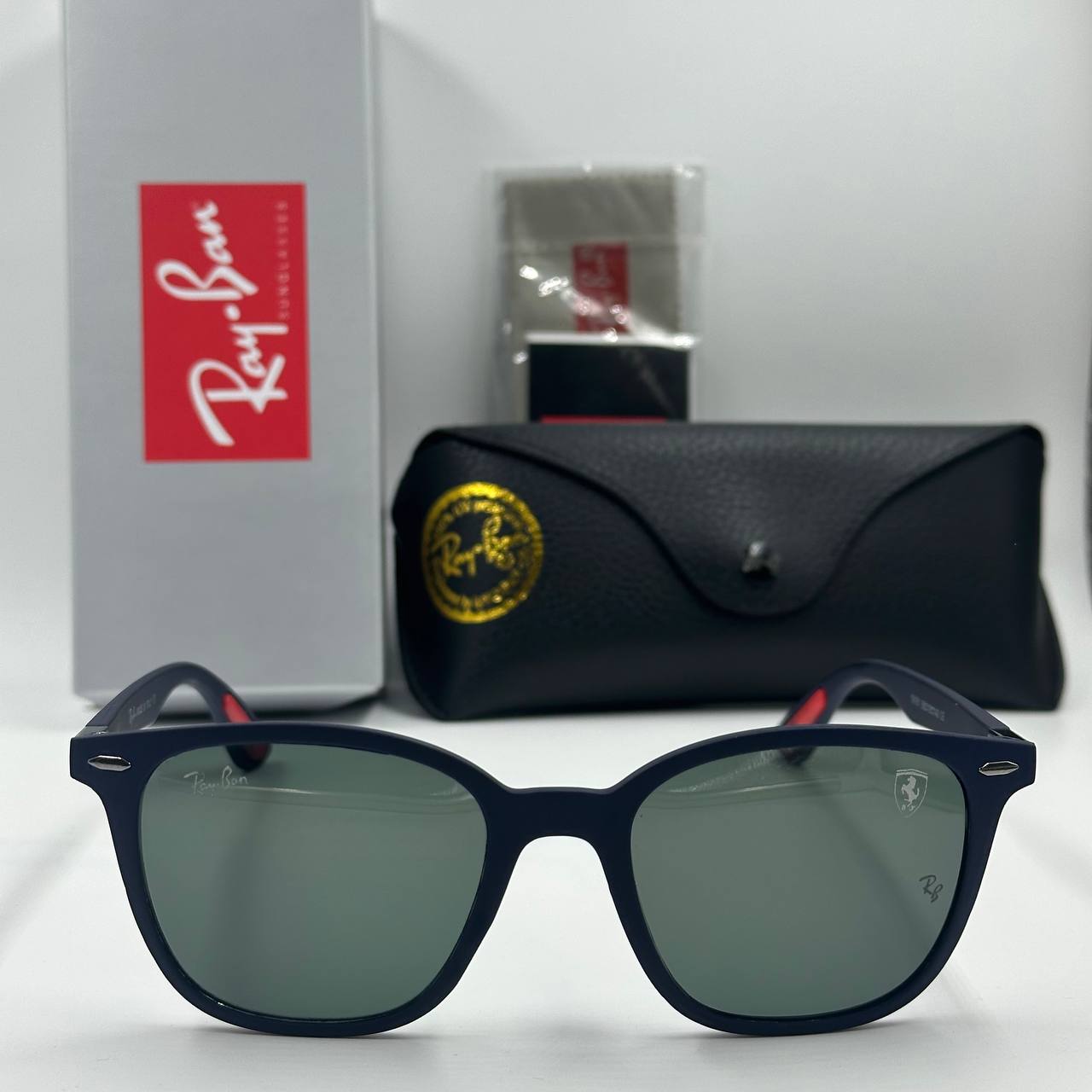 Lunettes de soleil Ray-Ban Ferrari