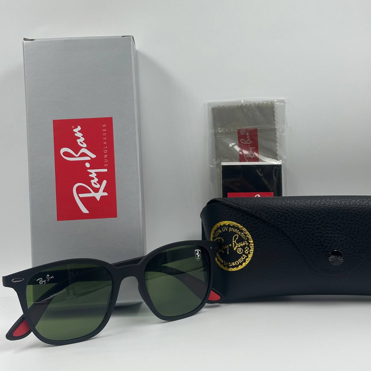 Lunettes de soleil Ray-Ban Ferrari
