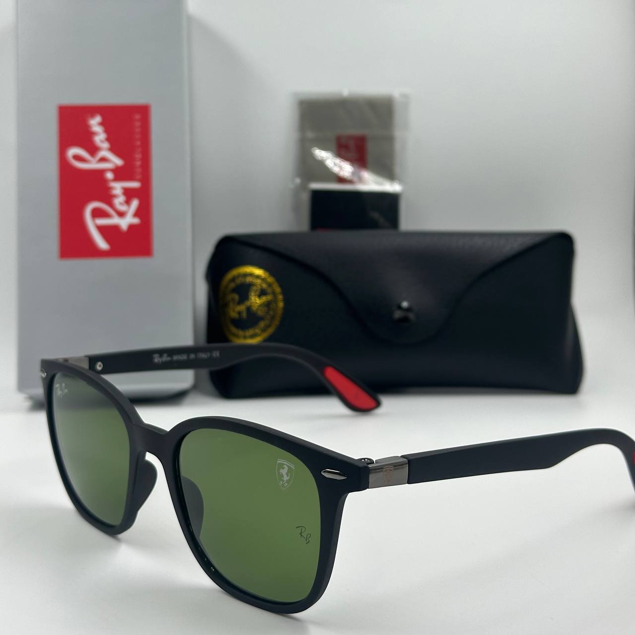 Lunettes de soleil Ray-Ban Ferrari