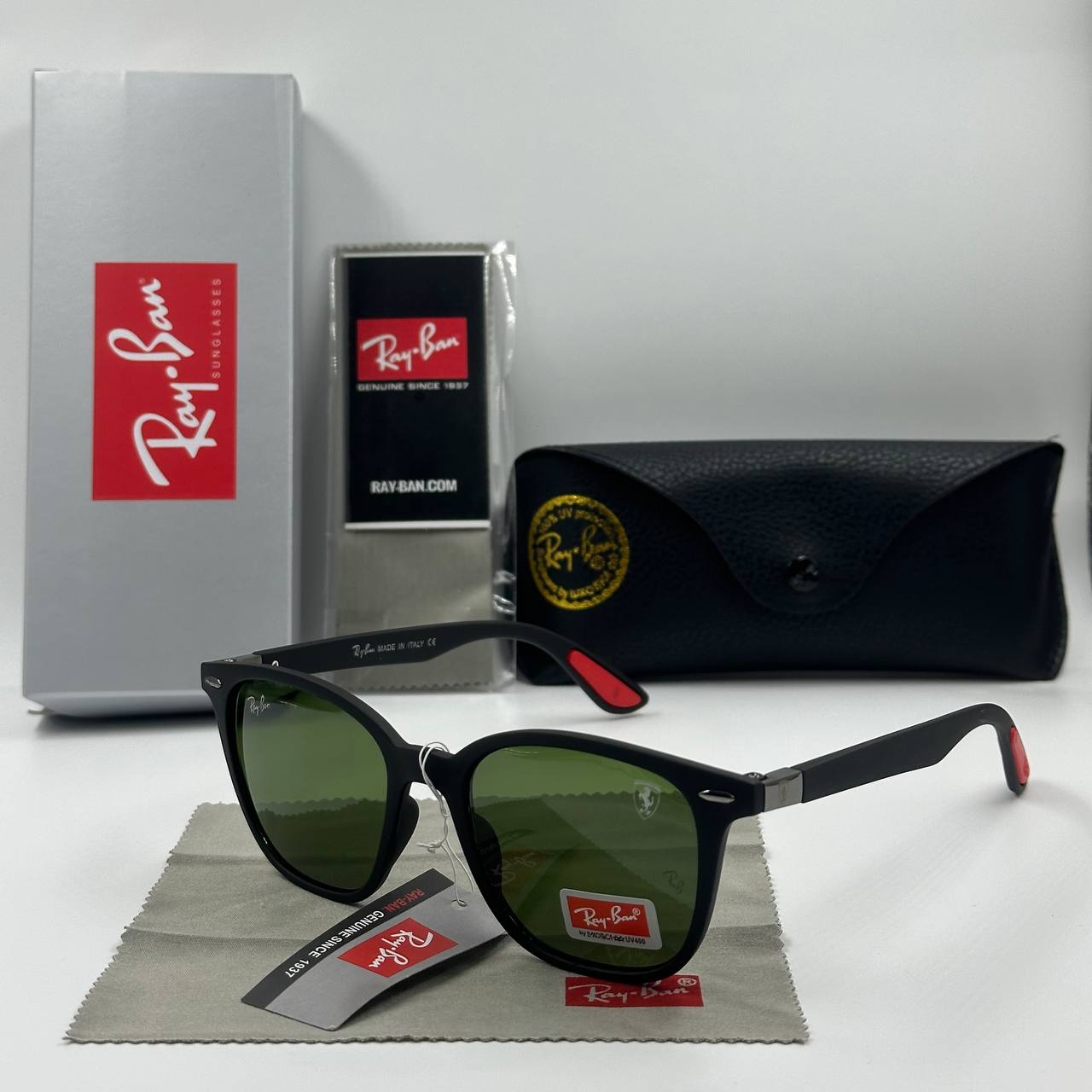 Lunettes de soleil Ray-Ban Ferrari